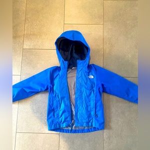 North face boys rain jacket. Size XXS (5)